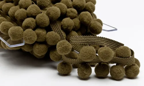 MZPOM-4011 Pompons Grande Khaki MZPOM-4011.jpg