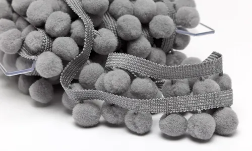 MZPOM-4019 Pompons Grande Grau MZPOM-4019.jpg