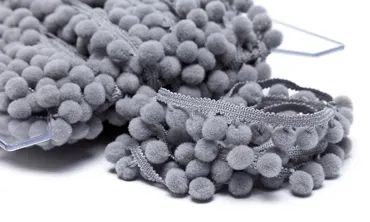 Pompons Medium Grau