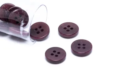 Knopf Corozo 11 mm 4-Loch - Maroon