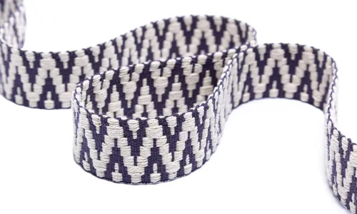 Gewobenes Band 30 mm Aztec Aubergine Ecru VOGWB-3004.jpg