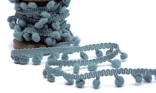 Pompons Medium Dunstblau 48-101-003029.jpg