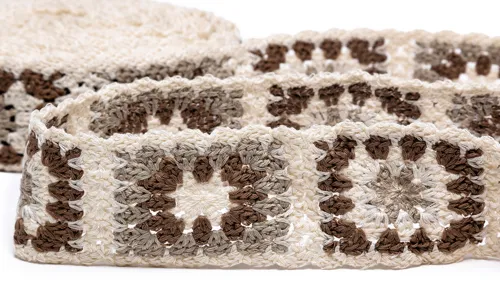 Granny Square Band Blume Ecru Tabak 49-050-800002.jpg